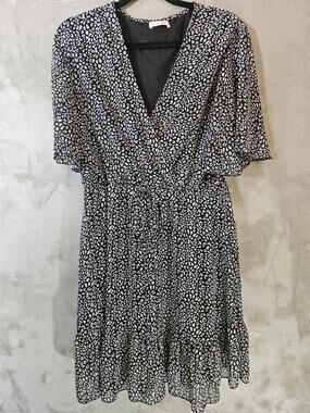 Kirundo Black White Animal Print V-Neck Ruffle Chiffon Fit & Flare Dress size L